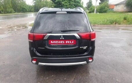Mitsubishi Outlander III рестайлинг 3, 2016 год, 2 270 000 рублей, 2 фотография