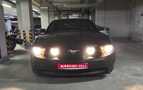 Ford Mustang VI рестайлинг, 2011 год, 2 700 000 рублей, 2 фотография