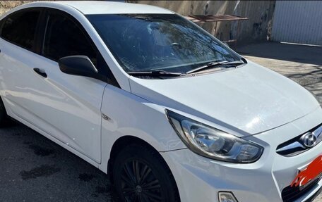 Hyundai Solaris II рестайлинг, 2013 год, 620 000 рублей, 2 фотография