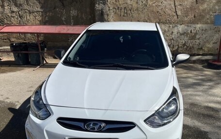 Hyundai Solaris II рестайлинг, 2013 год, 620 000 рублей, 3 фотография