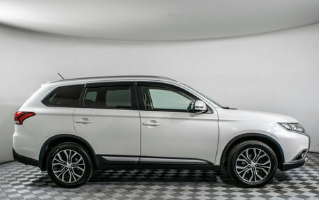 Mitsubishi Outlander III рестайлинг 3, 2015 год, 1 845 000 рублей, 4 фотография