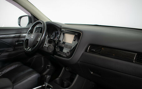 Mitsubishi Outlander III рестайлинг 3, 2015 год, 1 845 000 рублей, 10 фотография