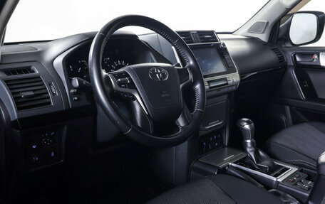 Toyota Land Cruiser Prado 150 рестайлинг 2, 2019 год, 4 950 000 рублей, 16 фотография