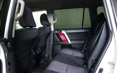 Toyota Land Cruiser Prado 150 рестайлинг 2, 2019 год, 4 950 000 рублей, 12 фотография