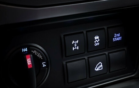 Toyota Land Cruiser Prado 150 рестайлинг 2, 2019 год, 4 950 000 рублей, 20 фотография