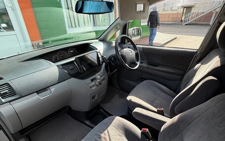 Toyota Voxy II, 2005 год, 1 100 000 рублей, 10 фотография