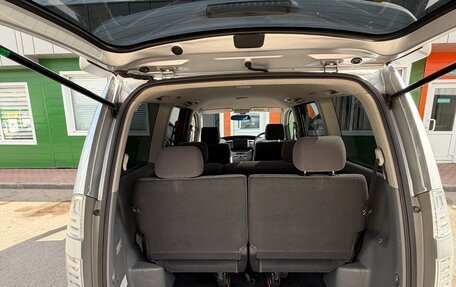 Toyota Voxy II, 2005 год, 1 100 000 рублей, 14 фотография