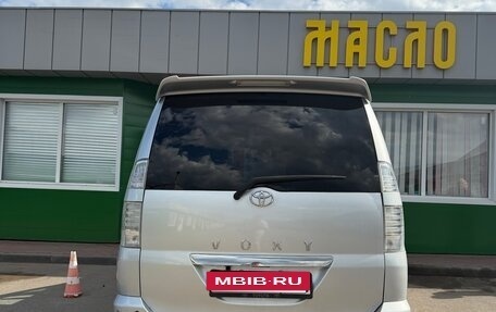 Toyota Voxy II, 2005 год, 1 100 000 рублей, 4 фотография