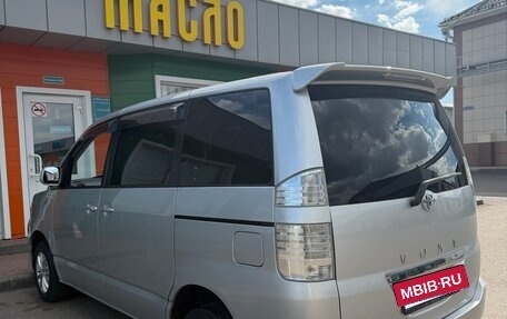Toyota Voxy II, 2005 год, 1 100 000 рублей, 9 фотография