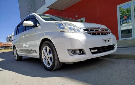 Toyota ISis I, 2010 год, 1 490 000 рублей, 10 фотография