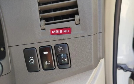 Toyota ISis I, 2010 год, 1 490 000 рублей, 2 фотография