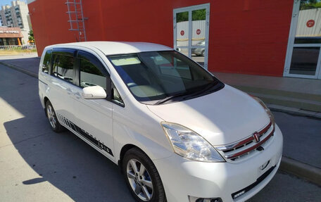 Toyota ISis I, 2010 год, 1 490 000 рублей, 11 фотография