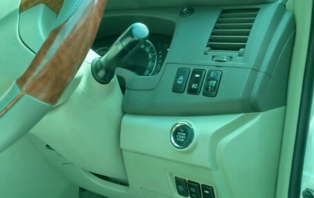 Toyota ISis I, 2010 год, 1 490 000 рублей, 27 фотография