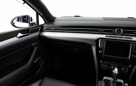 Volkswagen Passat B8 рестайлинг, 2015 год, 1 949 000 рублей, 13 фотография