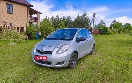 Toyota Yaris III рестайлинг, 2009 год, 350 000 рублей, 1 фотография