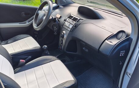 Toyota Yaris III рестайлинг, 2009 год, 350 000 рублей, 9 фотография