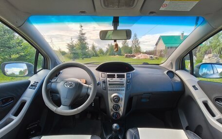 Toyota Yaris III рестайлинг, 2009 год, 350 000 рублей, 8 фотография