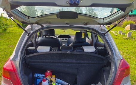 Toyota Yaris III рестайлинг, 2009 год, 350 000 рублей, 7 фотография