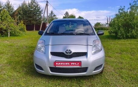 Toyota Yaris III рестайлинг, 2009 год, 350 000 рублей, 3 фотография