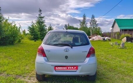 Toyota Yaris III рестайлинг, 2009 год, 350 000 рублей, 4 фотография