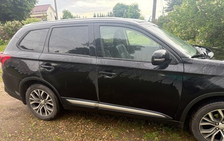 Mitsubishi Outlander III рестайлинг 3, 2017 год, 1 550 000 рублей, 3 фотография