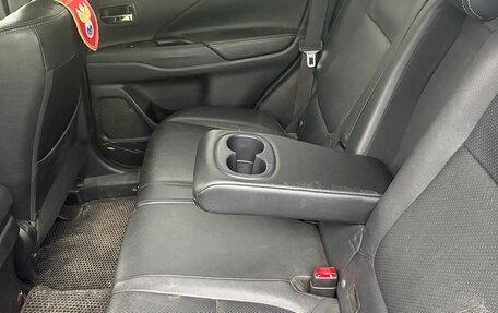 Mitsubishi Outlander III рестайлинг 3, 2017 год, 1 550 000 рублей, 5 фотография