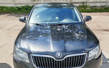 Skoda Superb III рестайлинг, 2013 год, 680 000 рублей, 1 фотография