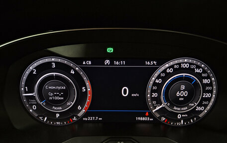 Volkswagen Passat B8 рестайлинг, 2018 год, 1 819 000 рублей, 16 фотография