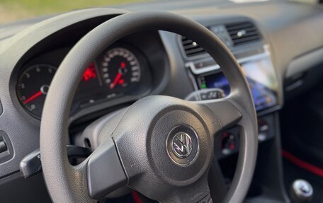 Volkswagen Polo VI (EU Market), 2011 год, 510 000 рублей, 2 фотография