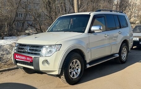 Mitsubishi Pajero IV, 2011 год, 2 050 000 рублей, 2 фотография
