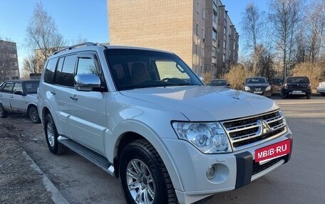 Mitsubishi Pajero IV, 2011 год, 2 050 000 рублей, 3 фотография
