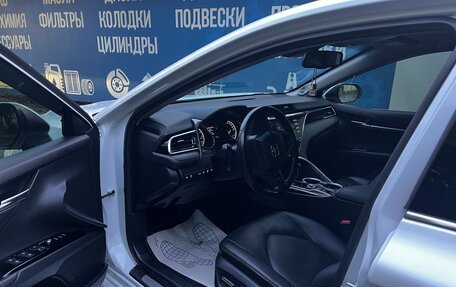 Toyota Camry, 2019 год, 3 399 999 рублей, 8 фотография