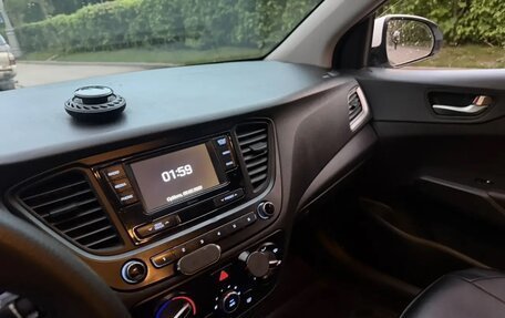 Hyundai Solaris II рестайлинг, 2021 год, 900 000 рублей, 7 фотография