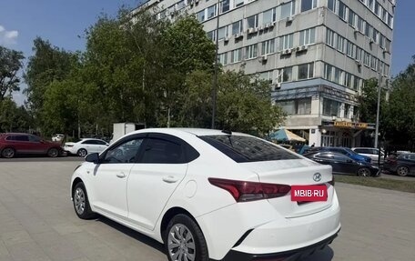 Hyundai Solaris II рестайлинг, 2021 год, 900 000 рублей, 5 фотография