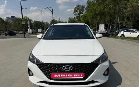 Hyundai Solaris II рестайлинг, 2021 год, 900 000 рублей, 3 фотография