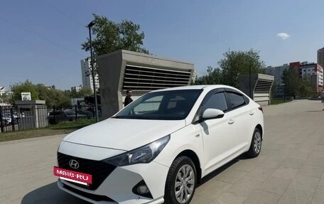 Hyundai Solaris II рестайлинг, 2021 год, 900 000 рублей, 2 фотография