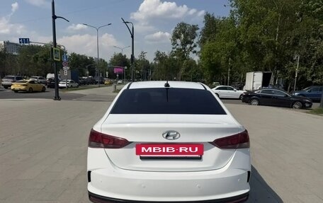 Hyundai Solaris II рестайлинг, 2021 год, 900 000 рублей, 4 фотография