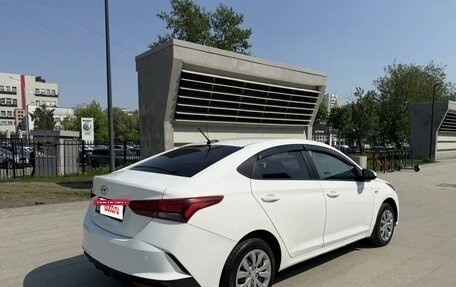 Hyundai Solaris II рестайлинг, 2021 год, 900 000 рублей, 6 фотография