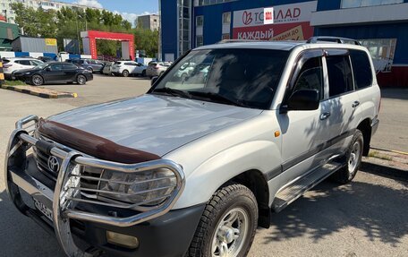 Toyota Land Cruiser 100 рестайлинг 2, 2005 год, 3 100 000 рублей, 1 фотография