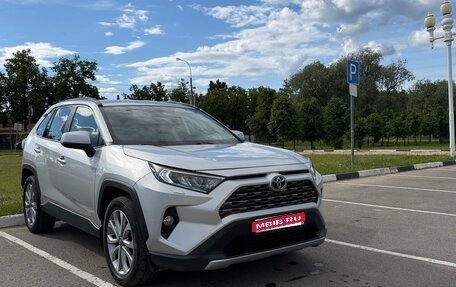 Toyota RAV4, 2019 год, 2 700 000 рублей, 1 фотография