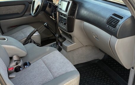 Toyota Land Cruiser 100 рестайлинг 2, 2005 год, 3 100 000 рублей, 10 фотография