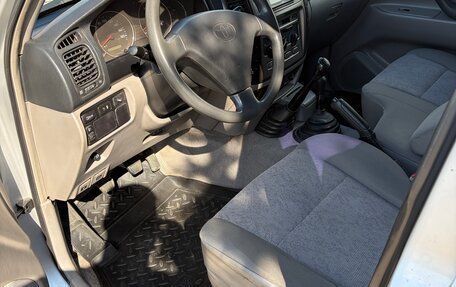 Toyota Land Cruiser 100 рестайлинг 2, 2005 год, 3 100 000 рублей, 13 фотография