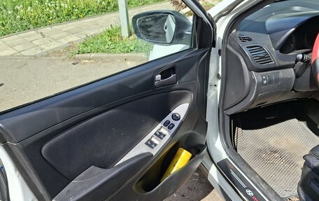 Hyundai Solaris II рестайлинг, 2016 год, 380 000 рублей, 4 фотография