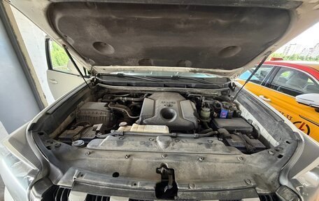 Toyota Land Cruiser Prado 150 рестайлинг 2, 2016 год, 3 100 000 рублей, 14 фотография