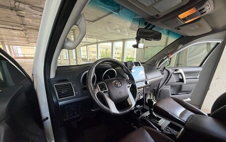 Toyota Land Cruiser Prado 150 рестайлинг 2, 2016 год, 3 100 000 рублей, 16 фотография