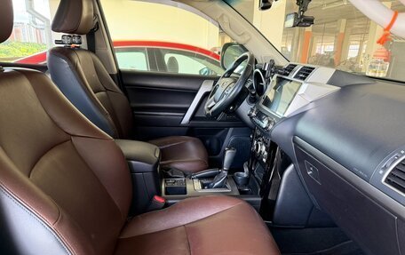 Toyota Land Cruiser Prado 150 рестайлинг 2, 2016 год, 3 100 000 рублей, 7 фотография