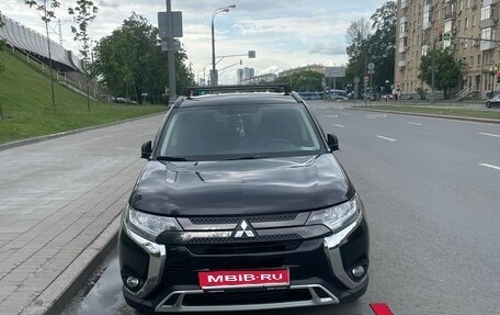 Mitsubishi Outlander III рестайлинг 3, 2021 год, 2 650 000 рублей, 1 фотография