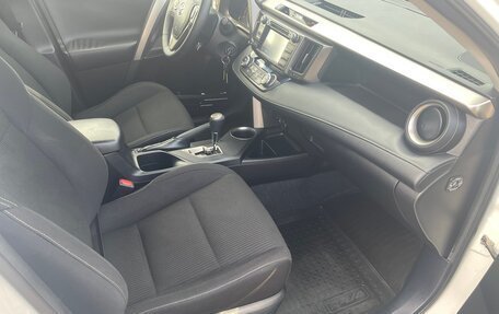 Toyota RAV4, 2015 год, 1 800 000 рублей, 21 фотография