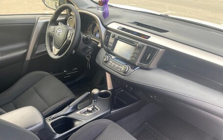 Toyota RAV4, 2015 год, 1 800 000 рублей, 24 фотография