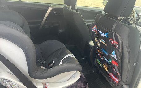Toyota RAV4, 2015 год, 1 800 000 рублей, 26 фотография
